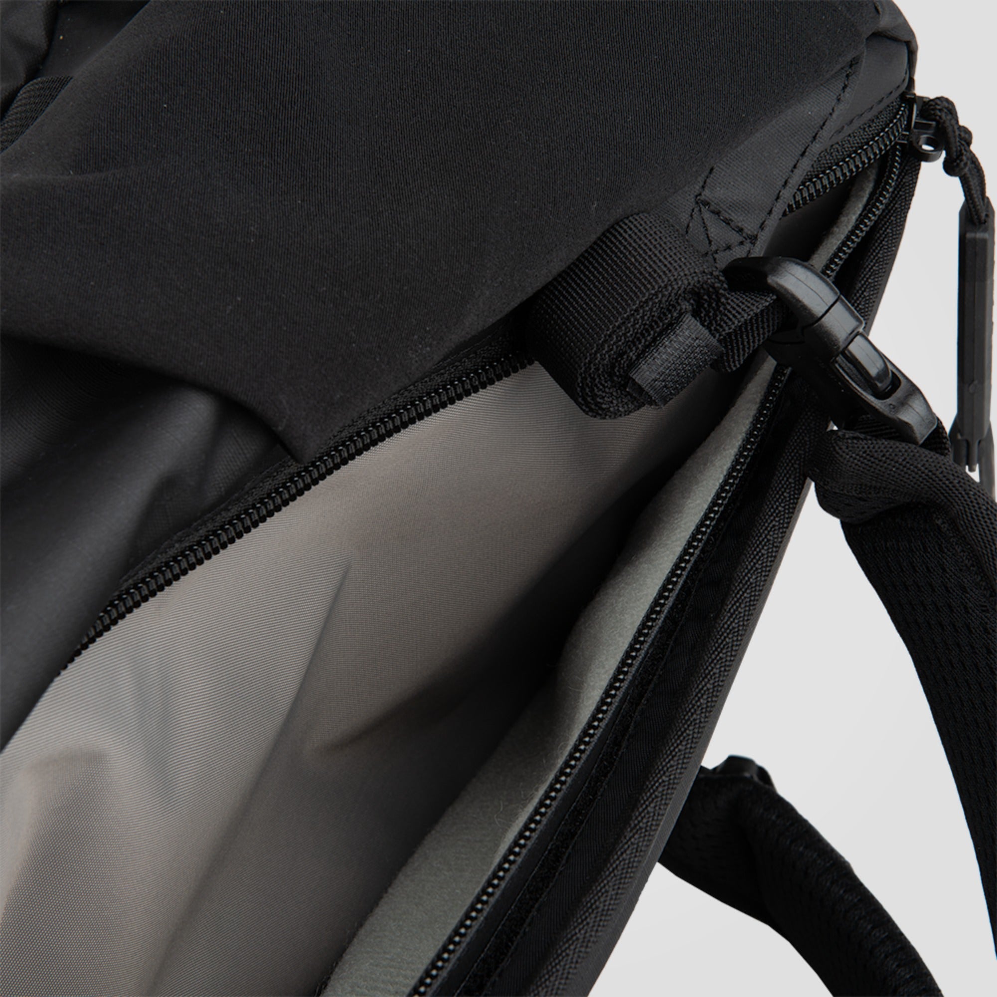 Urban Ghost Tropiskull 20L Backpack