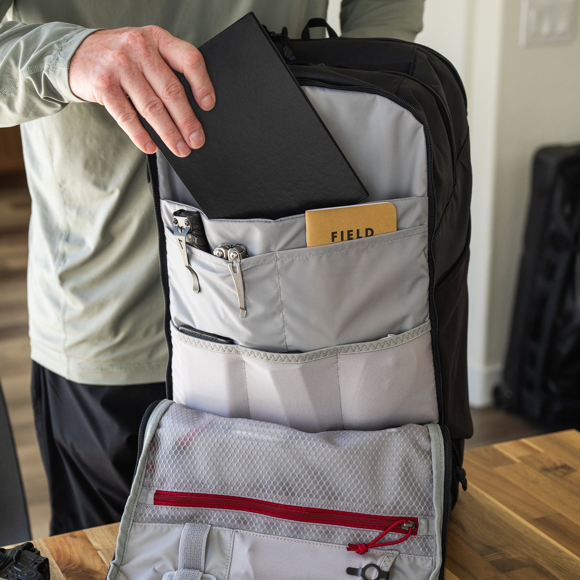 Urban Ghost Weekender 36L Travel Bag | Vertx Official Site